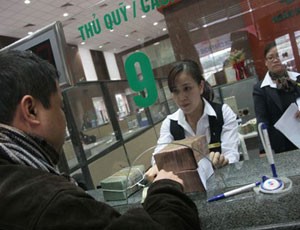 Nhiều khách hàng khẳng định vẫn sẽ gửi với lãi suất 8%, thay vì đổ một lượng vốn lớn vào làm ăn và liên tục gặp khó khăn như hiện nay (ảnh minh hoạ).