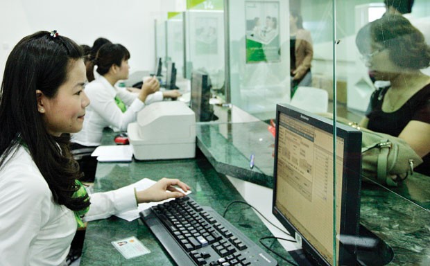 Ai sẽ theo Vietcombank hạ lãi suất huy động?