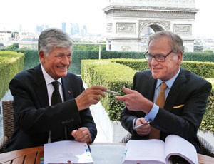 Maurice Levy (trái) và John Wren