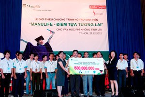 Manulife tiếp tục hỗ trợ sinh viên vay tiền