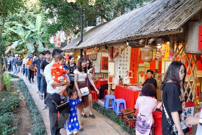 Các điểm văn hóa tâm linh, vui chơi giải trí ở Hà Nội hút du khách