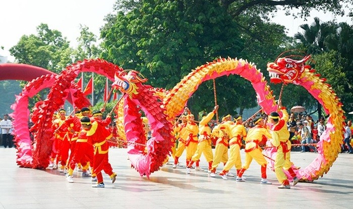 Phố đi bộ Hà Nội tưng bừng Liên hoan múa Rồng kỷ niệm 65 năm Ngày Giải phóng Thủ đô