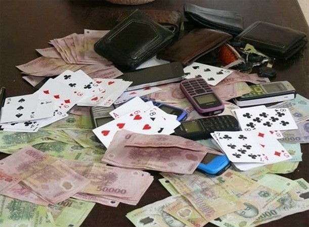 Thành phố Hồ Chí Minh: Triệt phá sòng bạc lớn trong khách sạn Em&Mi