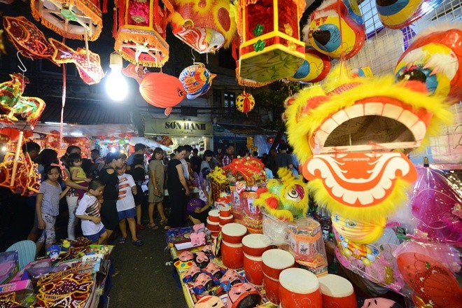 Đêm trung thu rực sắc màu