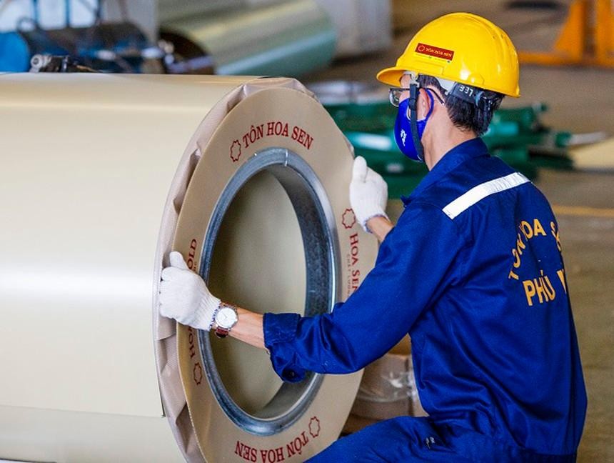 Công ty của ông Lê Phước Vũ vừa bán ra 27 triệu cổ phiếu Hoa Sen (HSG)