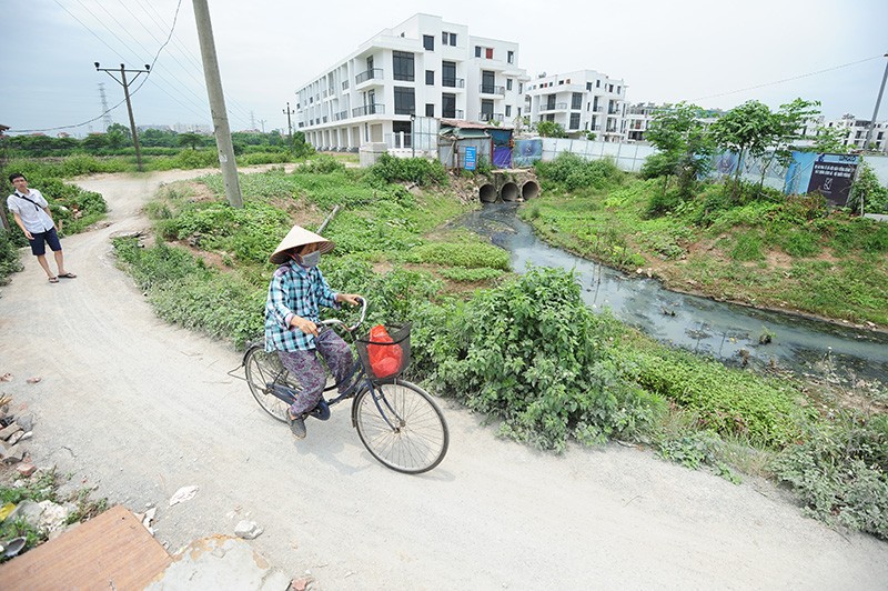 Địa ốc 7 ngày: Xôn xao “cảnh sống khốn khổ” ở biệt thự tiền tỷ