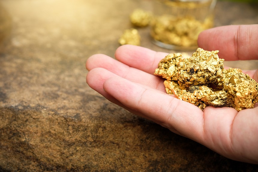 Giá vàng hôm nay ngày 12/7: Lời giải giúp vàng tìm lại mốc 2.000 USD/ounce