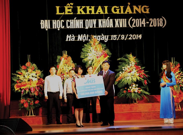 MB trao học bổng cho sinh viên Học viện Ngân hàng