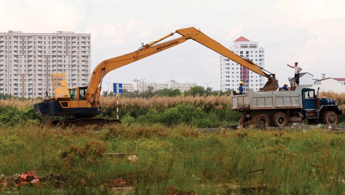 Thủ tục hành chính và cách tính thuế tiền sử dụng đất là những khâu mà các chủ đầu tư bất động sản bị vướng nhiều nhất - Ảnh minh họa: Lê Toàn