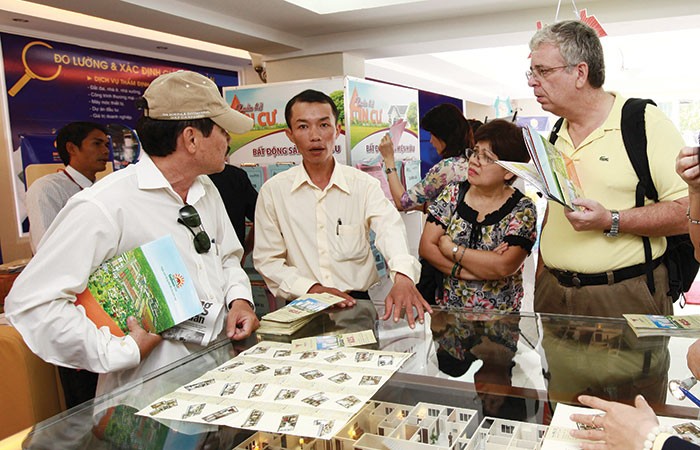 Các ngân hàng đưa ra nhiều gói tín dụng ưu đãi cho khách hàng cá nhân vay mua nhà ở - Ảnh:  Lê Toàn