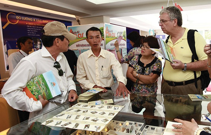 Sự sôi động của thị trường bất động sản khiến nhu cầu tuyển dụng nhân sự của các DN không ngừng tăng lên - Ảnh: Lê Toàn