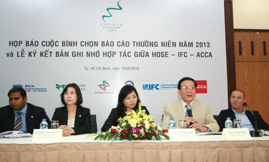 Từ năm 2014, trong khuôn khổ Cuộc bình chọn Báo cáo thường niên, Ban Tổ chức quyết định sẽ vinh danh DN có điểm số QTCT cao nhất, để hướng các DN quan tâm đến chất lượng quản trị