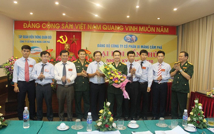 Đảng bộ Xi măng Cẩm Phả: Đưa sản xuất-kinh doanh vào quỹ đạo