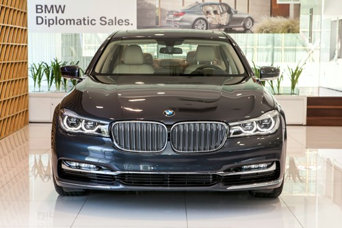 Sedan hạng sang BMW Serie 7 dính lỗi túi khí