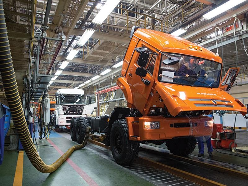 Dây chuyền sản xuất xe KAMAZ tại Liên bang Nga .