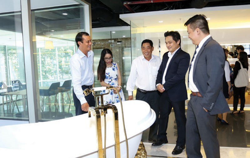 TOTO khai trương showroom đầu tiên do hãng điều hành