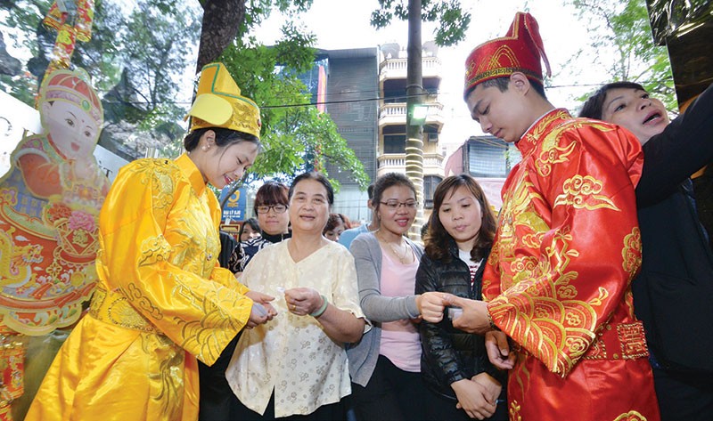 Không khí mua vàng để cầu may và đón ngày Thần Tài đã bắt đầu nhộn nhịp