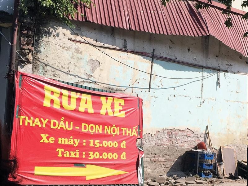 Khu đất dự án đang được sử dụng làm bãi rửa xe ô tô. Ảnh: QH