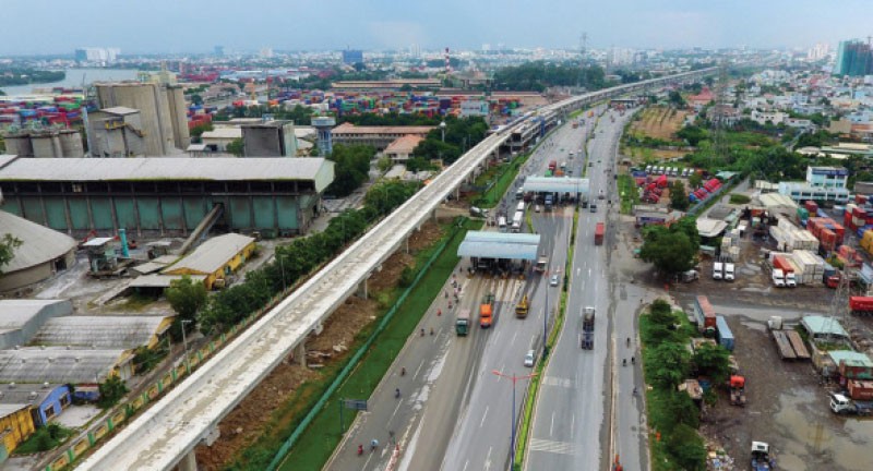 Tuyến metro số 1 đang hoàn thiện là một phần đòn bẩy giúp thị trường bất động sản khu Đông phát triển.Ảnh: Gia Huy