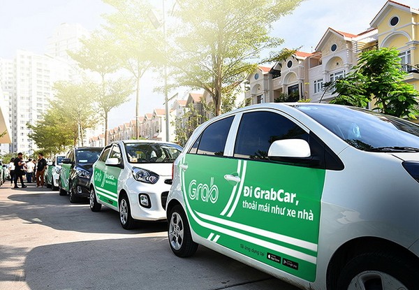 Sự xuất hiện của GrabCar tại Đà Nẵng vào đầu tháng 11/2016 được xem là bước nâng cấp của dịch vụ GrabTaxi được triển khai từ tháng 6/2015 nhưng chưa thành công, tương tự tp HCM và Hà Nội