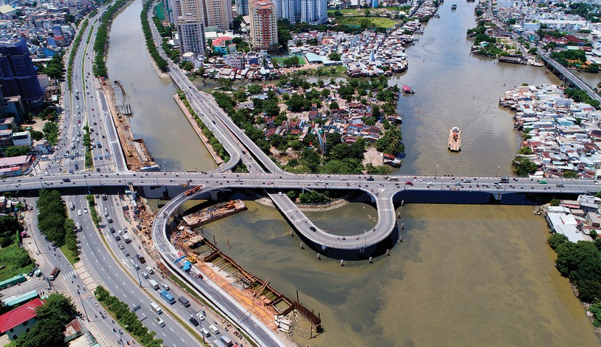 TP.HCM đang kêu gọi hàng trăm ngàn tỷ đồng đầu tư vào các dự án hạ tầng. Ảnh: Lê Toàn