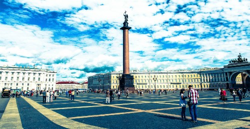 Saint Petersburg là thành phố cho phép du khách quan sát hiện tượng đêm trắng dễ dàng nhất nhờ cao độ phù hợp. Lễ hội Đêm trắng 2018 sẽ diễn ra từ 26/5 tới 23/7, trùng vào thời gian diễn ra vòng chung kết World Cup. Ảnh: Nguyễn Hoàng Bảo.