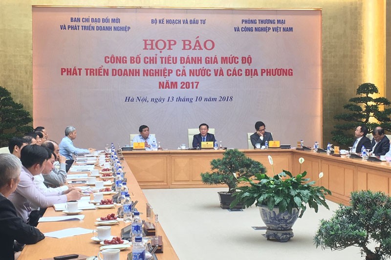 Phó Thủ tướng Vương Đình Huệ chủ trì cuộc họp báo sáng 13/10