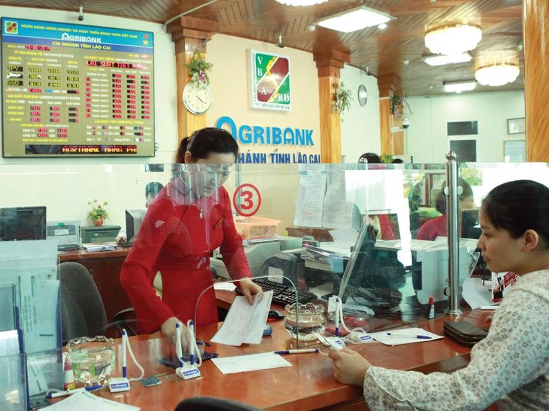 Giao dịch tại Agribank Chi nhánh Lào Cai. Ảnh: Đức Thanh