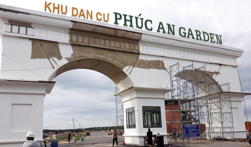 Cổng dự án mang tên Phúc An Garden, nhưng lãnh đạo địa phương khẳng định, không có dự án nào có tên tương tự