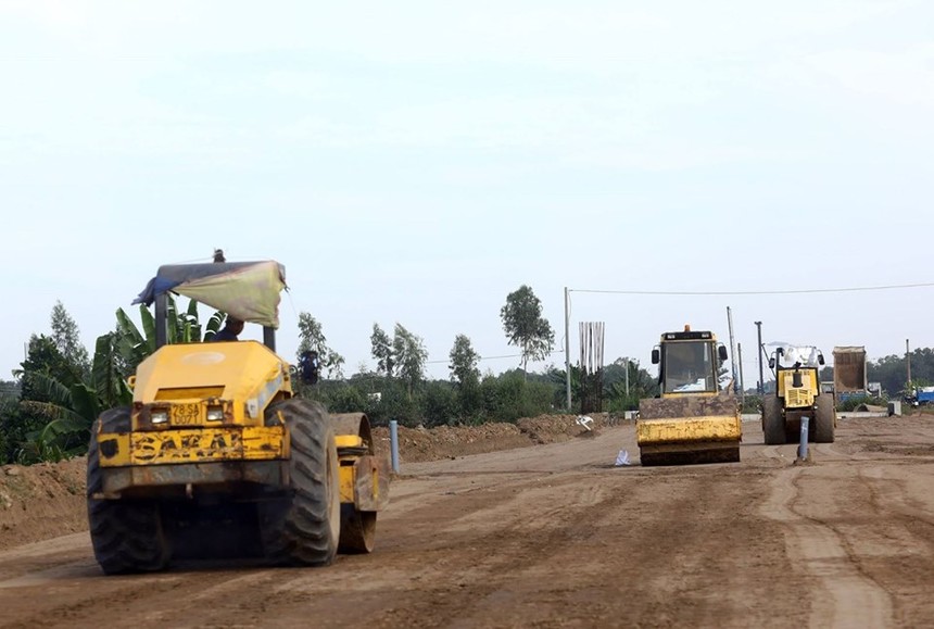 Ông Hồ Minh Hoàng, Chủ tịch HĐQT BOT Trung Lương – Mỹ Thuận kiên quyết, trong đợt thi công nước rút tới đây, nếu nhà thầu nào không bảo đảm được chất lượng và tiến độ sẽ bị thay thế