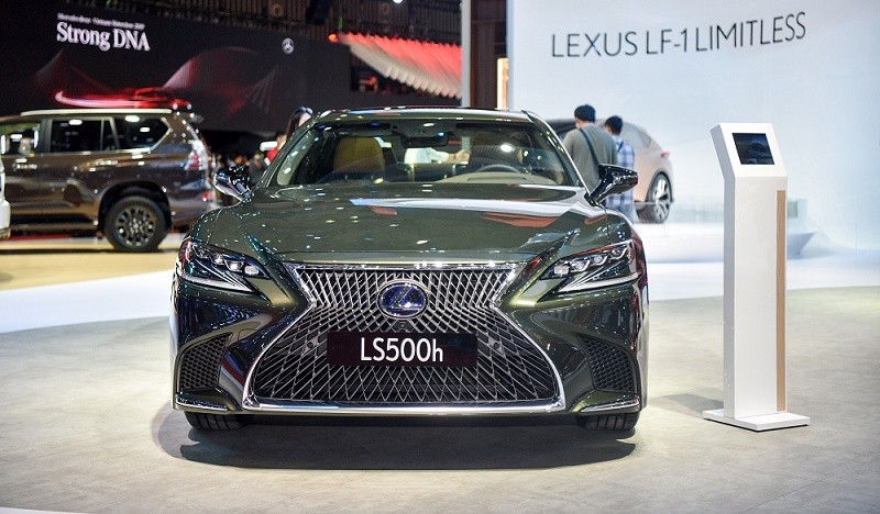 Bộ đôi Lexus LS và ES mới bắt đầu giao xe tại Việt Nam