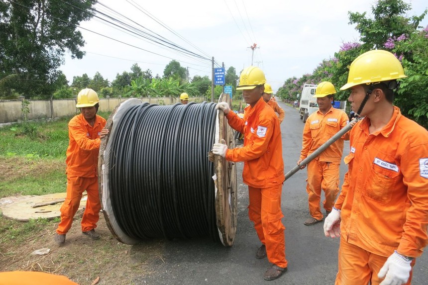 Tổ công tác nghiên cứu, xây dựng Đề án tổng thể sắp xếp, tái cơ cấu doanh nghiệp giai đoạn 2021 - 2025 của EVN gồm 18 thành viên