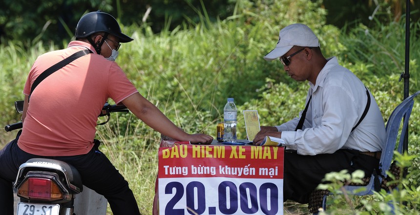 Bảo hiểm xe máy: Lãi khủng nhưng không mặn mà