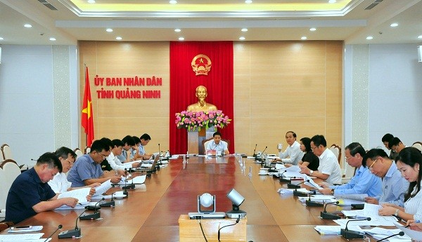 Ông Nguyễn Văn Thắng, Bí thư Ban Cán sự Đảng, Chủ tịch UBND tỉnh Quảng Ninh chủ trì cuộc họp. Ảnh: Minh Hà.