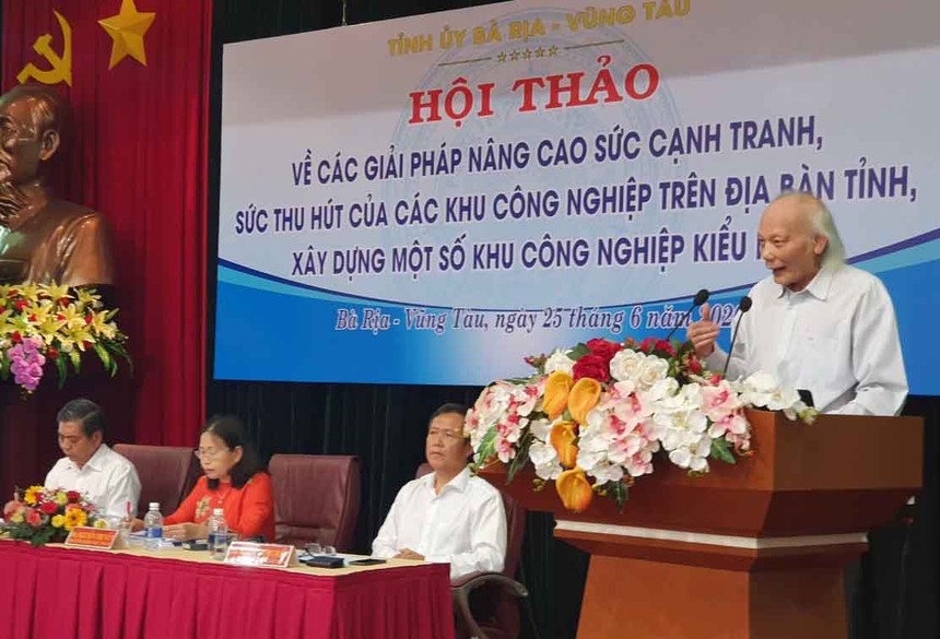 Thay đổi mô hình tăng trưởng, nâng cấp các KCN và đổi mới quản lý nhà nước là 3 khuyến nghị được Giáo sư, TSKH Nguyễn Mại nêu ra để tỉnh Bà Rịa - VũngTàu phát triển trong bối cảnh Cách mạng 4.0 . Ảnh: Ngọc Tuấn.