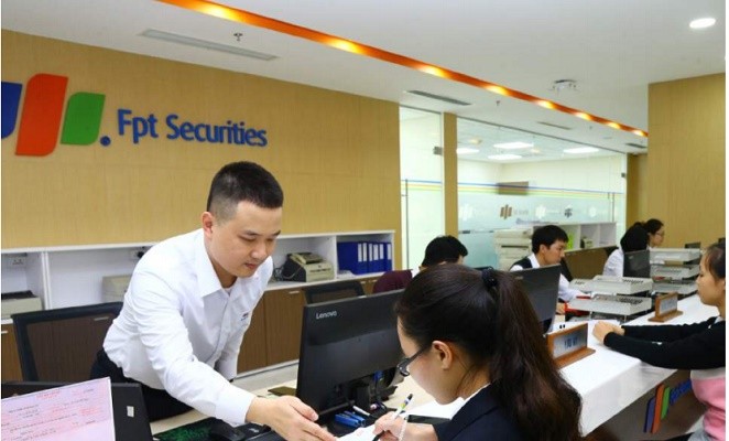 FPTS khuyến mại trúng điện thoại với EzMobileFutures