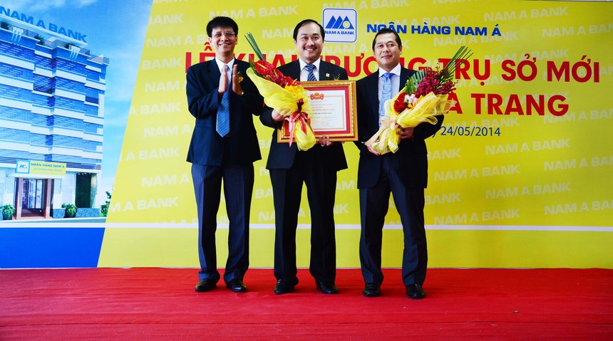 Nam A Bank được trao danh hiệu Tập thể lao động xuất sắc 