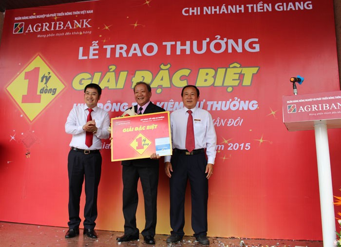 Agribank trao giải 1 tỷ đồng cho khách hàng gửi tiết kiệm trúng thưởng