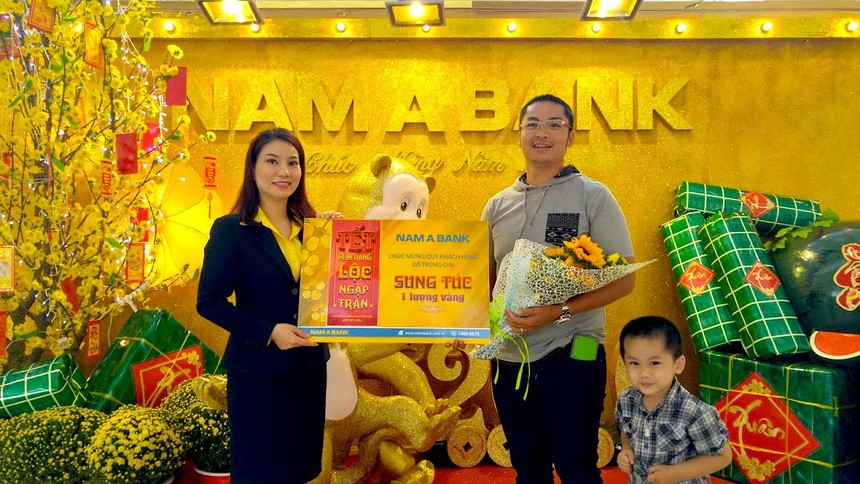 Nam A Bank trao tặng 5 lượng vàng đến các khách hàng 