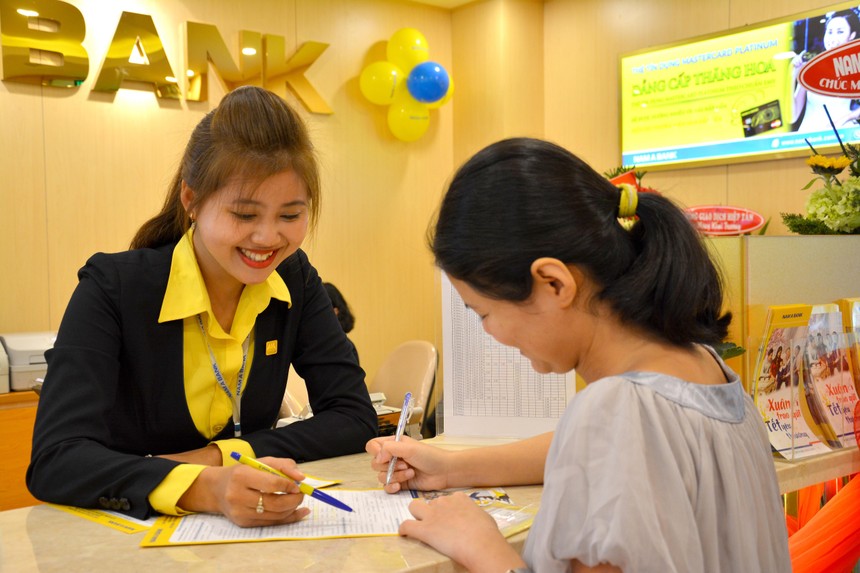 Nam A Bank giảm 2% lãi suất vay cho người dân miền Trung