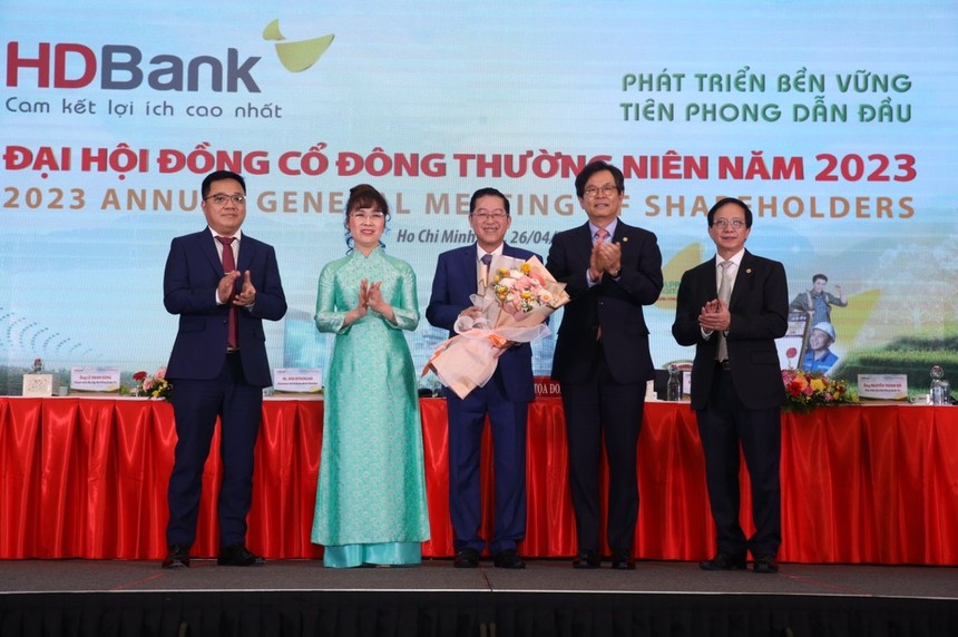 ĐHCĐ HDBank (HDB): Tự tin với mục tiêu lợi nhuận gần 14.000 tỷ đồng, tham gia tái cơ cấu 1 ngân hàng 