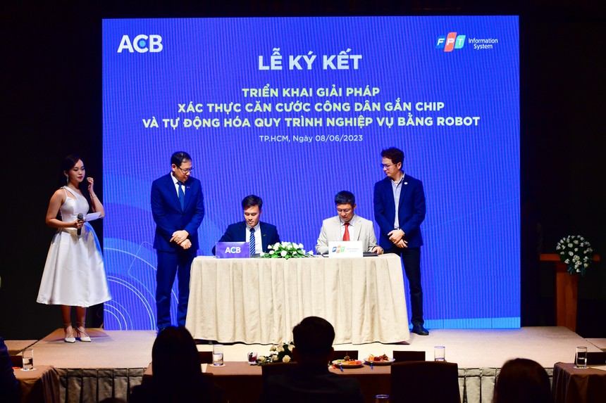 ACB bắt tay FPT triển khai giải pháp xác thực căn cước công dân gắn chíp, tự động hóa quy trình bằng Robot