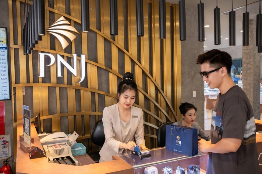 5 tháng đầu năm 2024, doanh thu thuần của PNJ tăng gần 37%