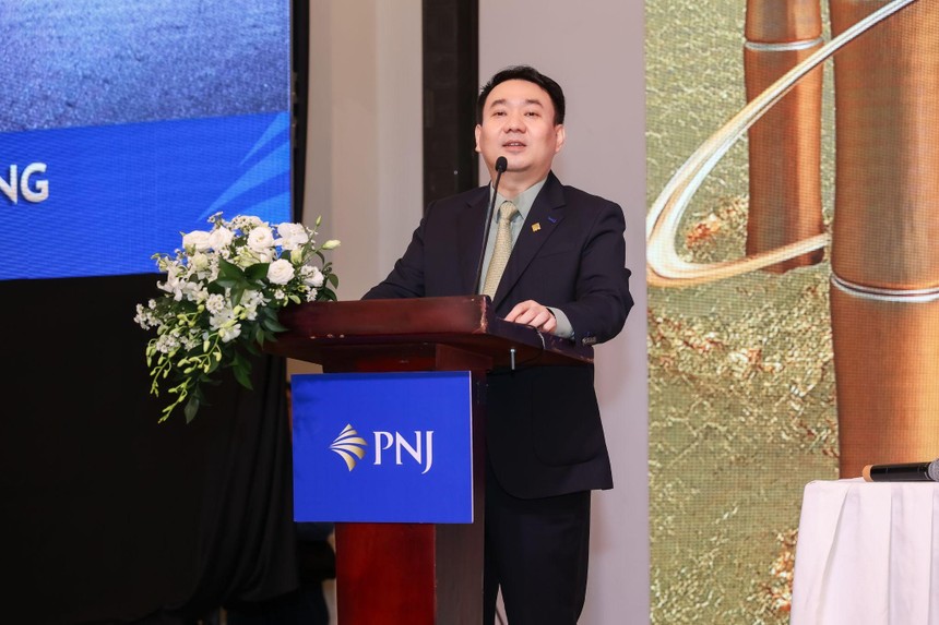 Ông Lê Trí Thông - CEO PNJ: “Thay vì phòng thủ PNJ chọn tấn công, nỗ lực xuyên khó”. Ảnh: Việt Hùng 