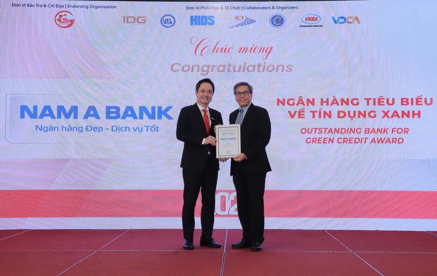 Nam A Bank được vinh danh tại diễn đàn ngân hàng bán lẻ Việt Nam 2024