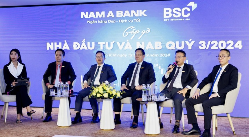 Nam A Bank gặp gỡ trực tuyến nhà đầu tư