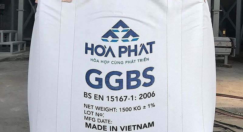 Hòa Phát thu xỉ thải từ luyện gang thành vật liệu xây dựng