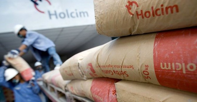 Tập đoàn LafargeHolcim vừa ký một thỏa thuận bán toàn bộ 65% cổ phần của mình tại liên doanh LafargeHolcim Việt Nam cho công ty sản xuất xi măng của Thái Lan Siam City (SCCC)