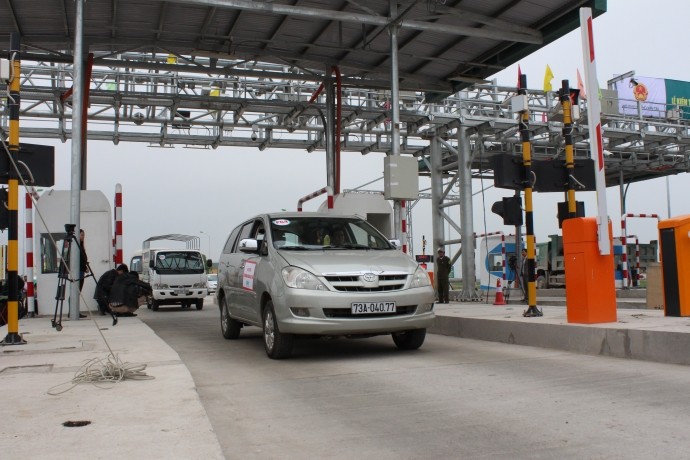 Thu phí đường bộ tự động: Lợi đủ đường nhưng vẫn lo tiền thu phí bị... làm xiếc