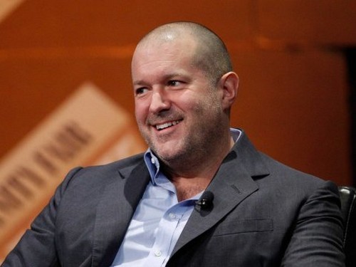 Người phụ trách thiết kế sản phẩm của Apple, Jonathan Ive.